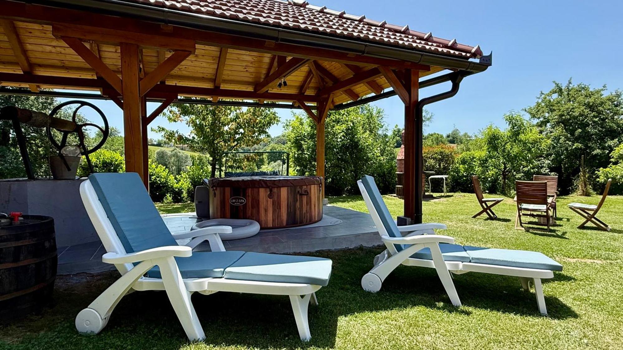 Country House Novosel 더가리사 외부 사진
